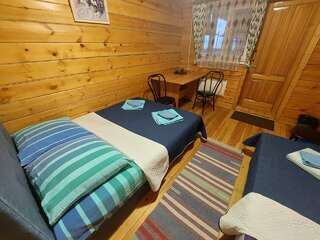 Гостиница Malinovka Inn Листвянка Трехместный номер с общей ванной комнатой-2