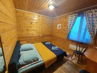 Гостиница Malinovka Inn Листвянка Двухместный номер с 1 кроватью и общей ванной комнатой-4