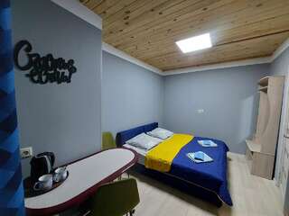 Гостиница Malinovka Inn Листвянка Двухместный номер с 2 отдельными кроватями, вид на море-1